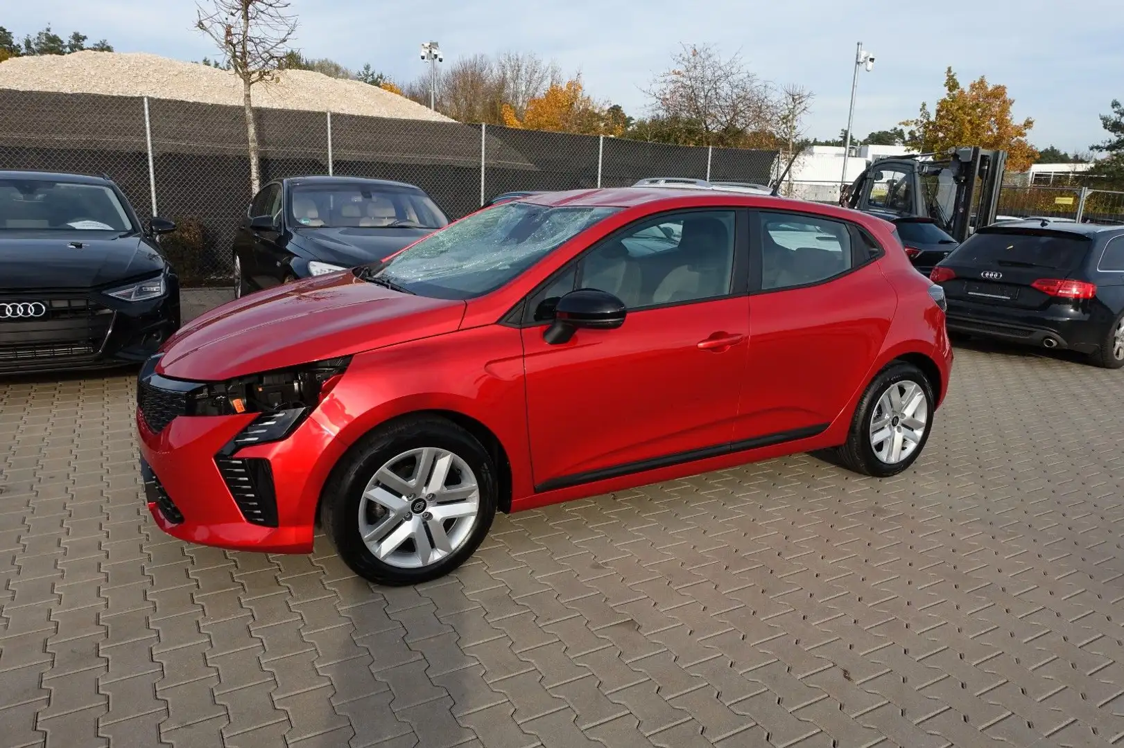 Renault Clio TCe90 Evolution Rot - 1