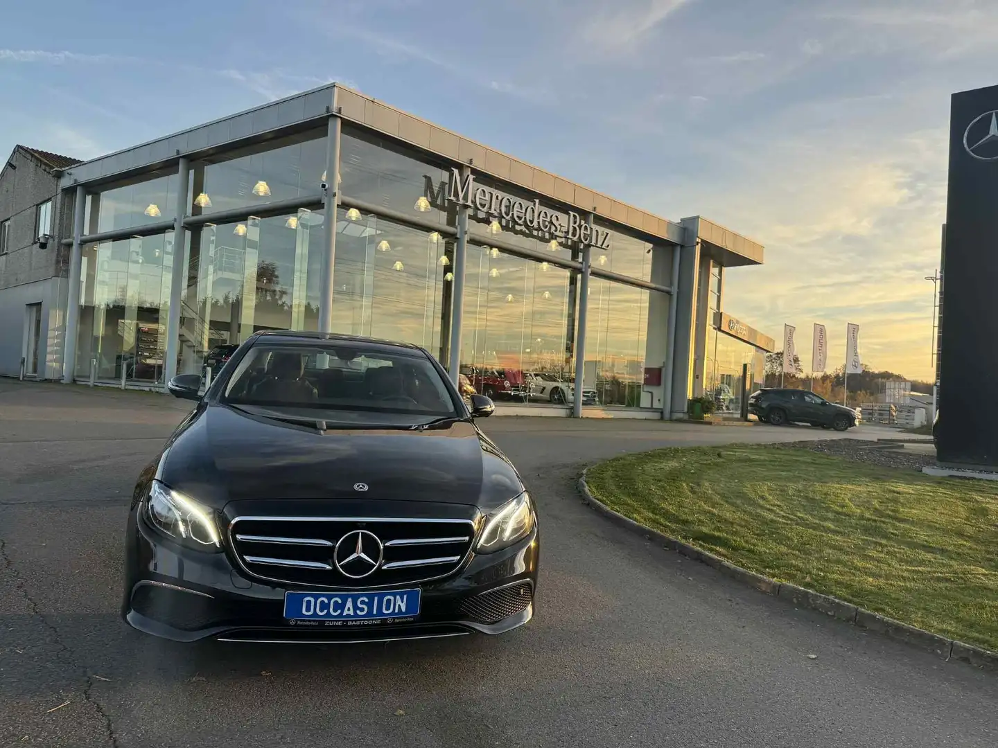 Mercedes-Benz E 200 E 200 d - AVANTGARDE - ATTACHE REMORQUE - 360° Schwarz - 1