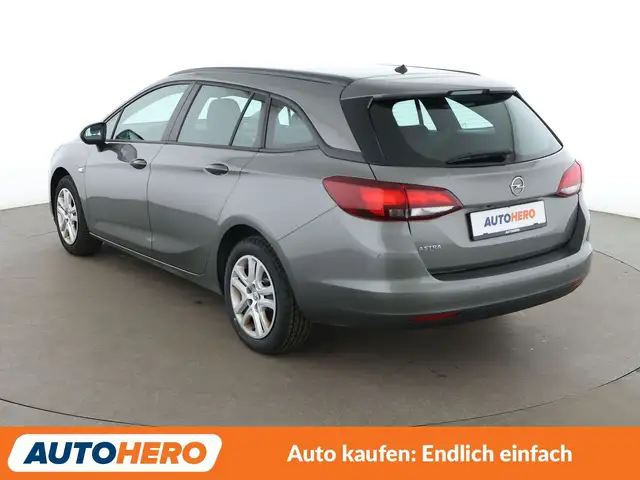 Opel Astra view 4