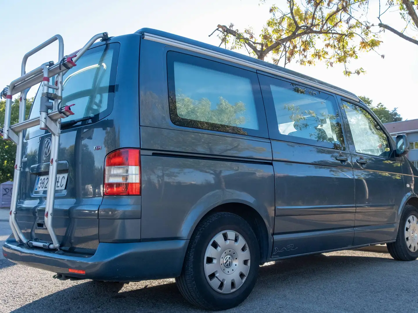 Volkswagen T5 California 2.5 TDI 130 CV Gris - 2