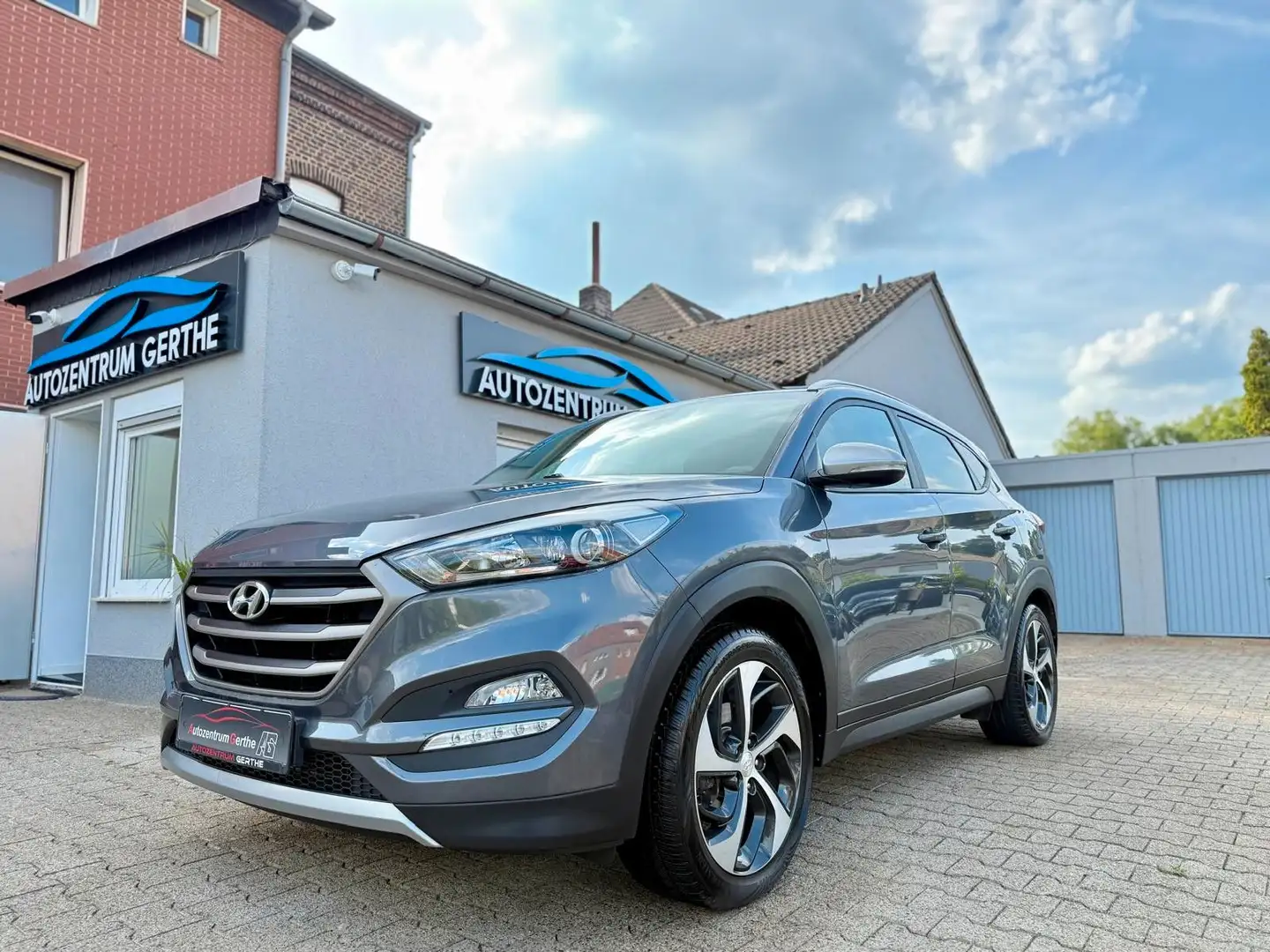 Hyundai TUCSON Advantage 4WD *Automatik*Navi*Kamera*AHK* Grau - 2