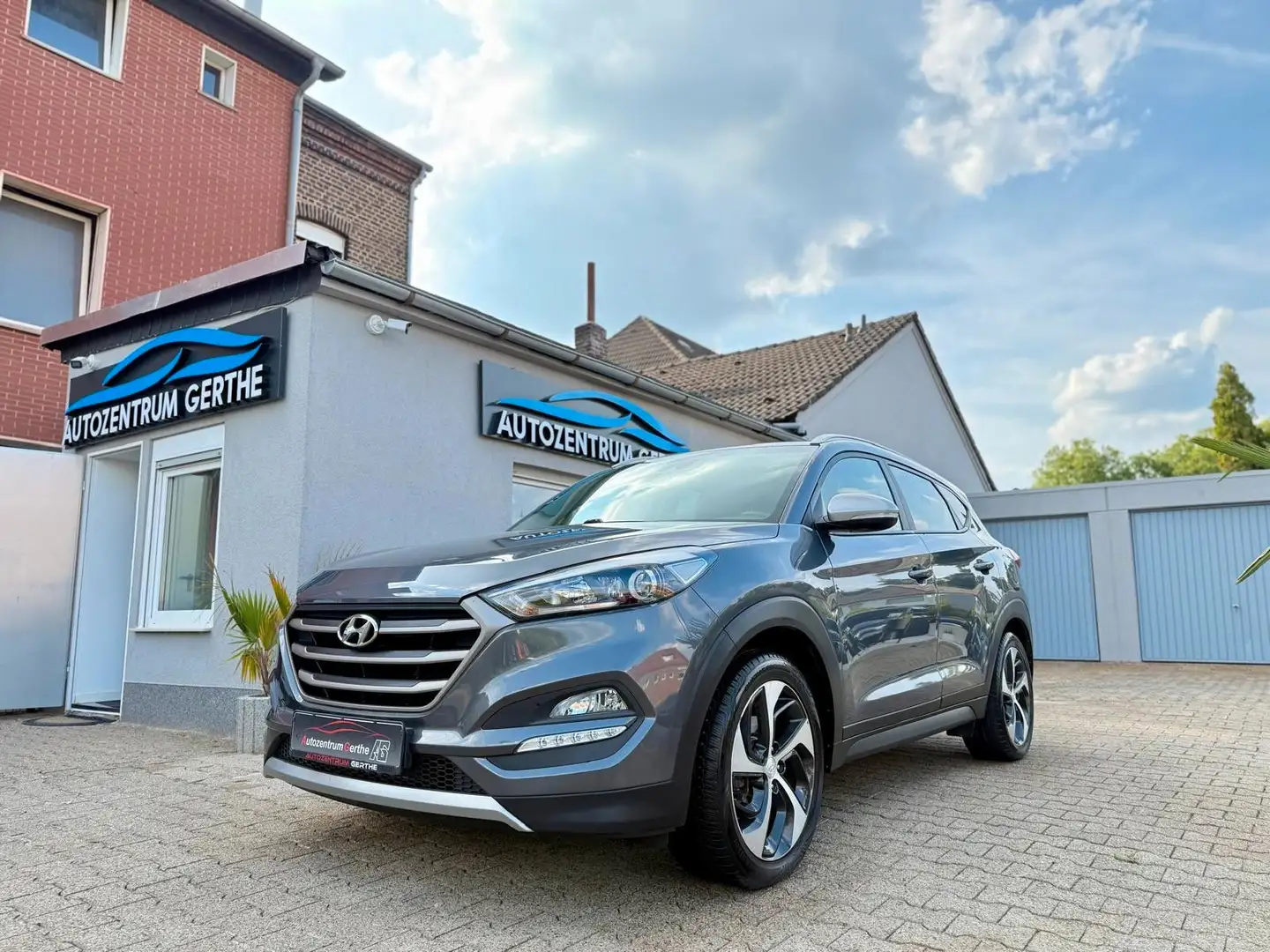 Hyundai TUCSON Advantage 4WD *Automatik*Navi*Kamera*AHK* Grau - 1