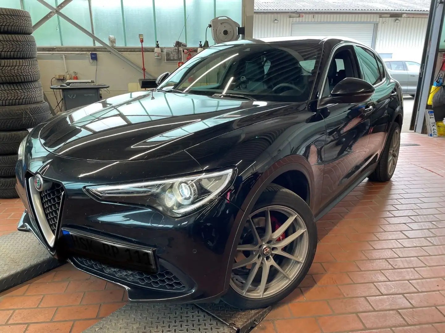 Alfa Romeo Stelvio Super Q4 AT8 Leder Pano ACC Spur Schwarz - 1