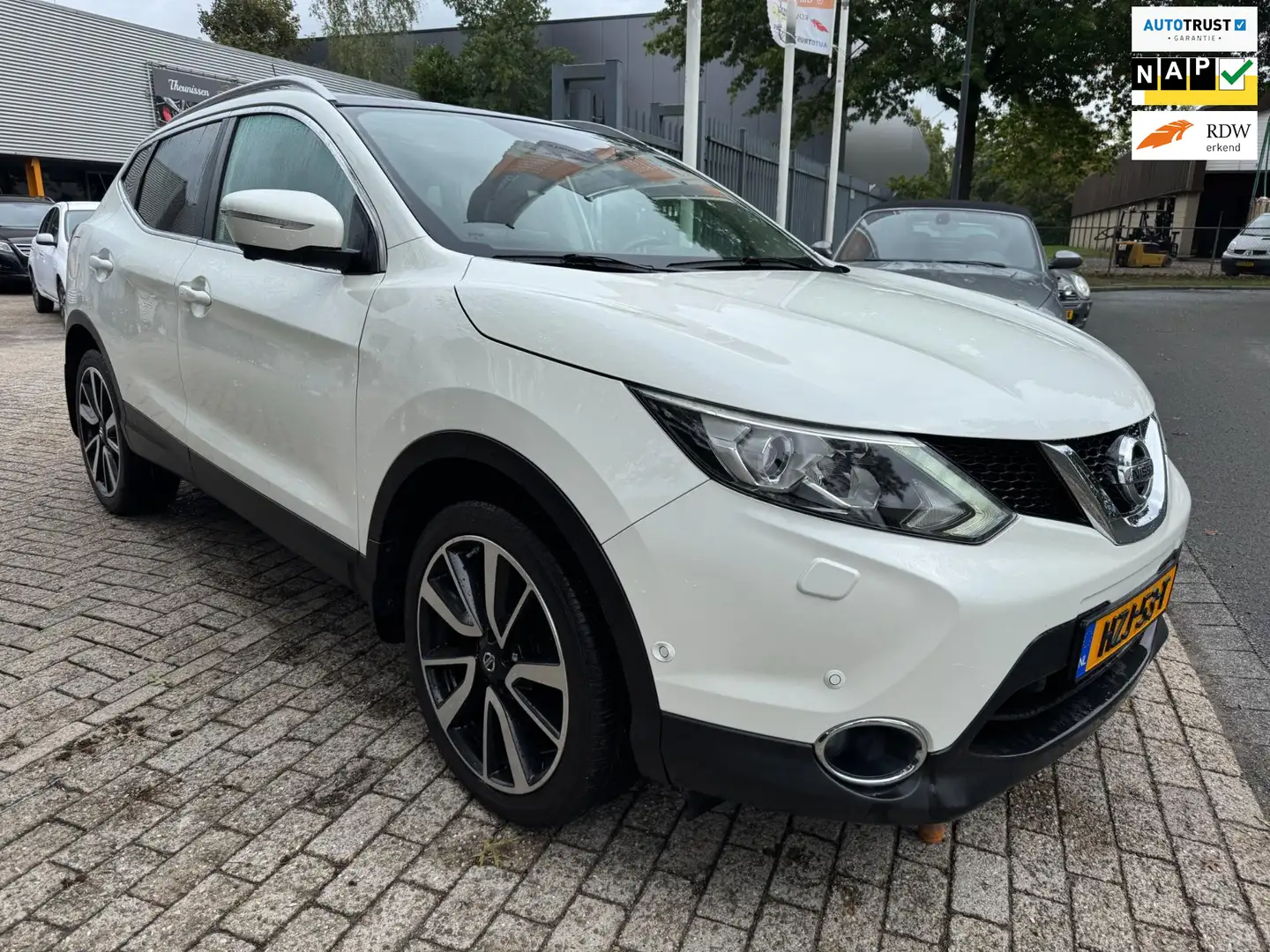 Nissan Qashqai 1.2 Premier Edition panorama, cruise, elec pakket, Blanc - 1