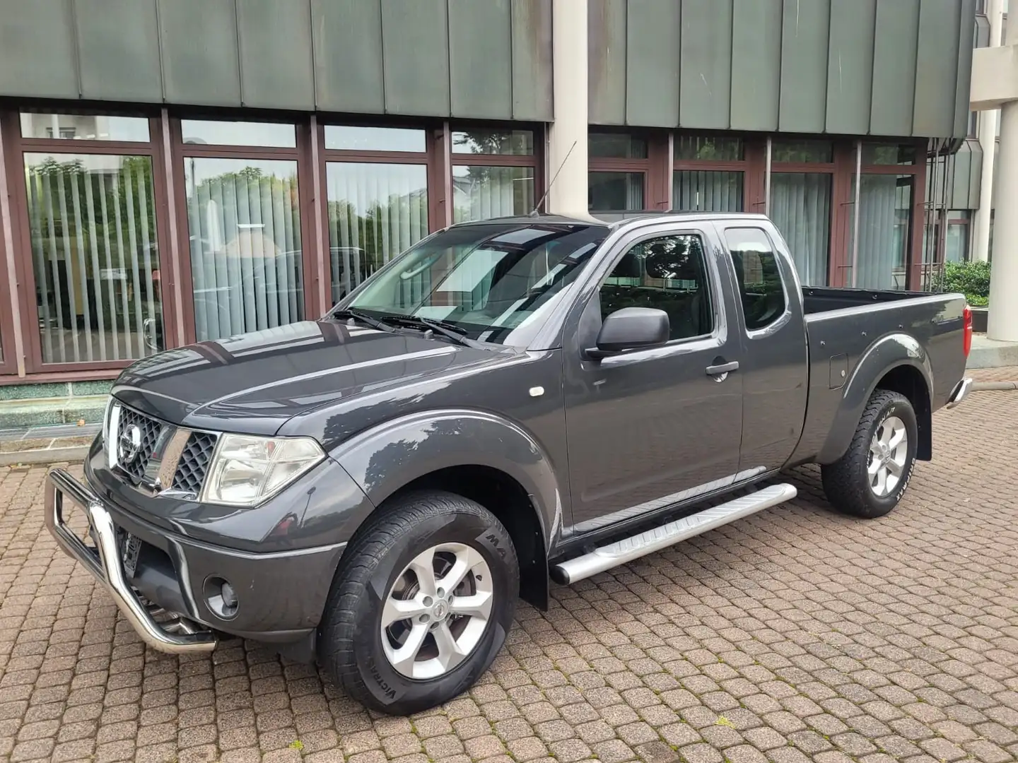 Nissan Navara King Cab SE 4X4 Nur 139 Tkm-AHK-LKW-Zulassung ! Grau - 2