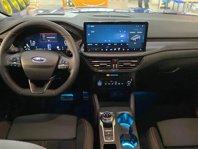 Ford Kuga view 3