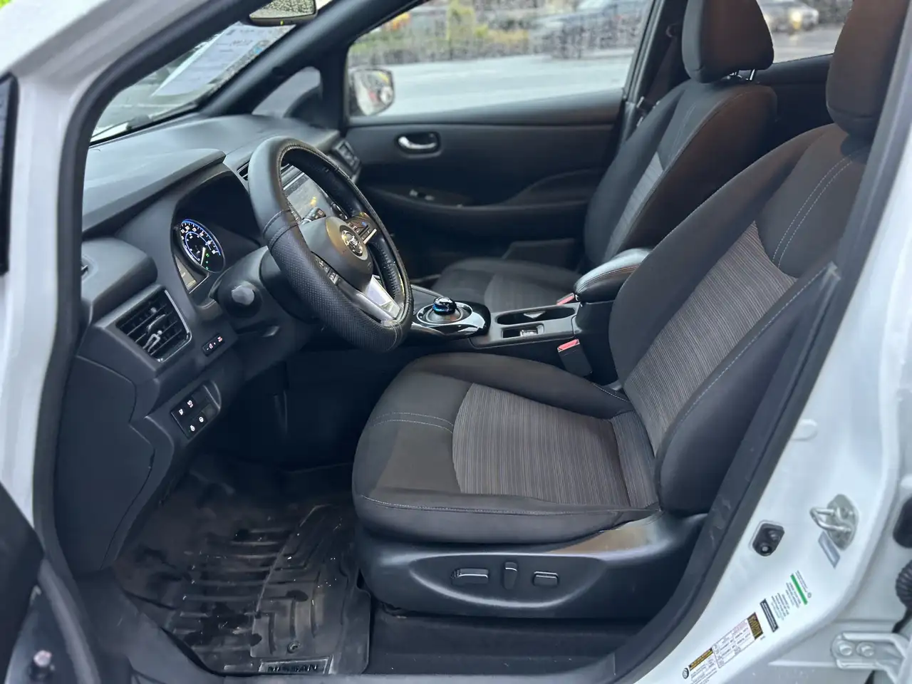 Nissan Leaf снимка Nissan Leaf