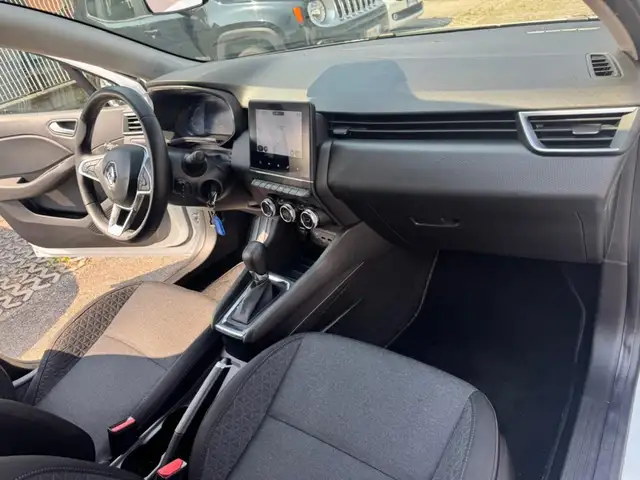 Renault Clio view 13