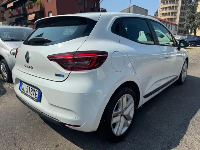 Renault Clio view 2