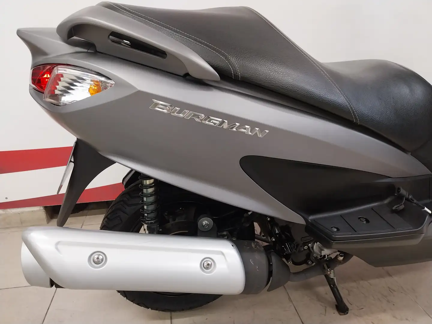 Suzuki Burgman 125 Gris - 2