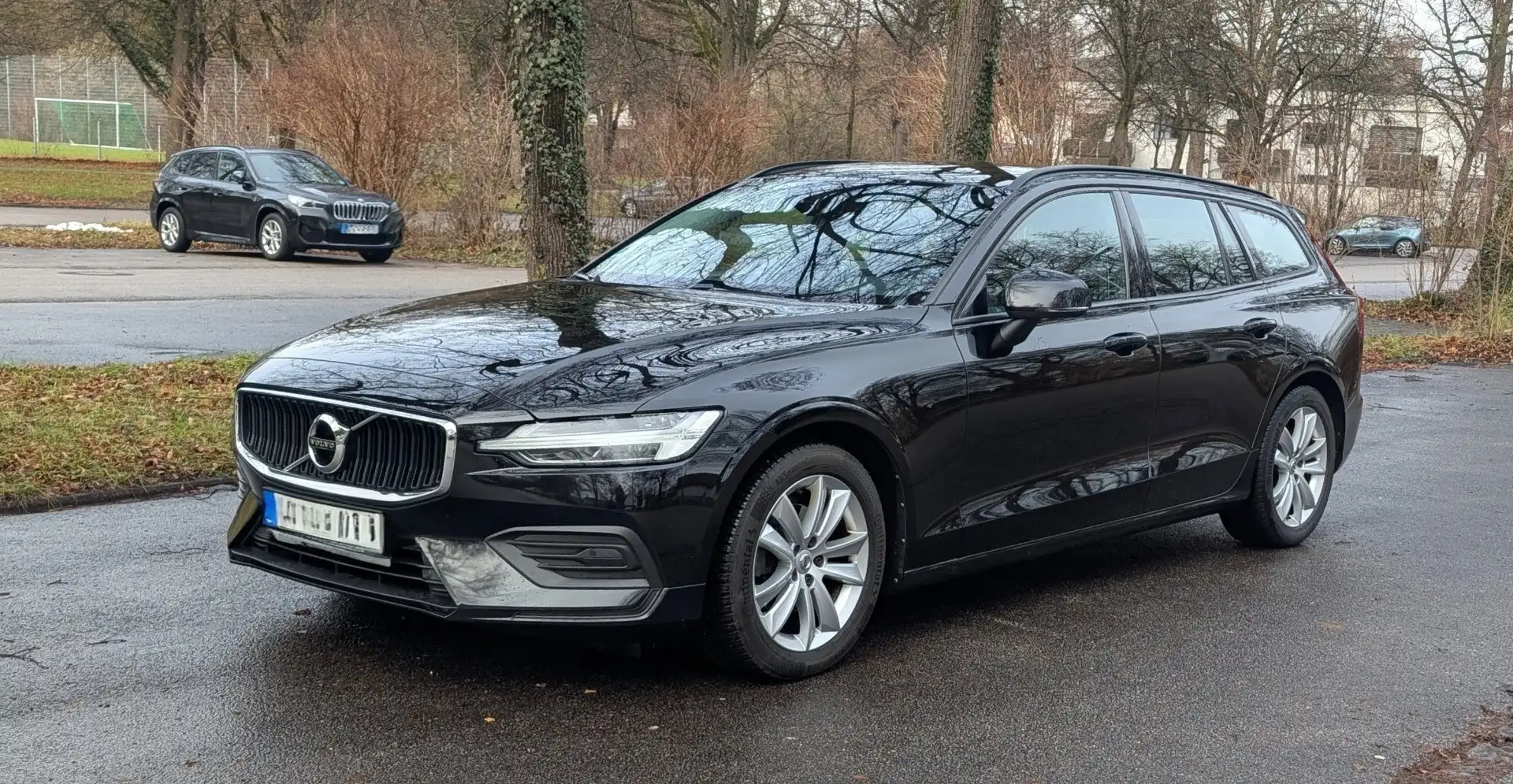 Volvo V60 D3 Geartronic Momentum Czarny - 1