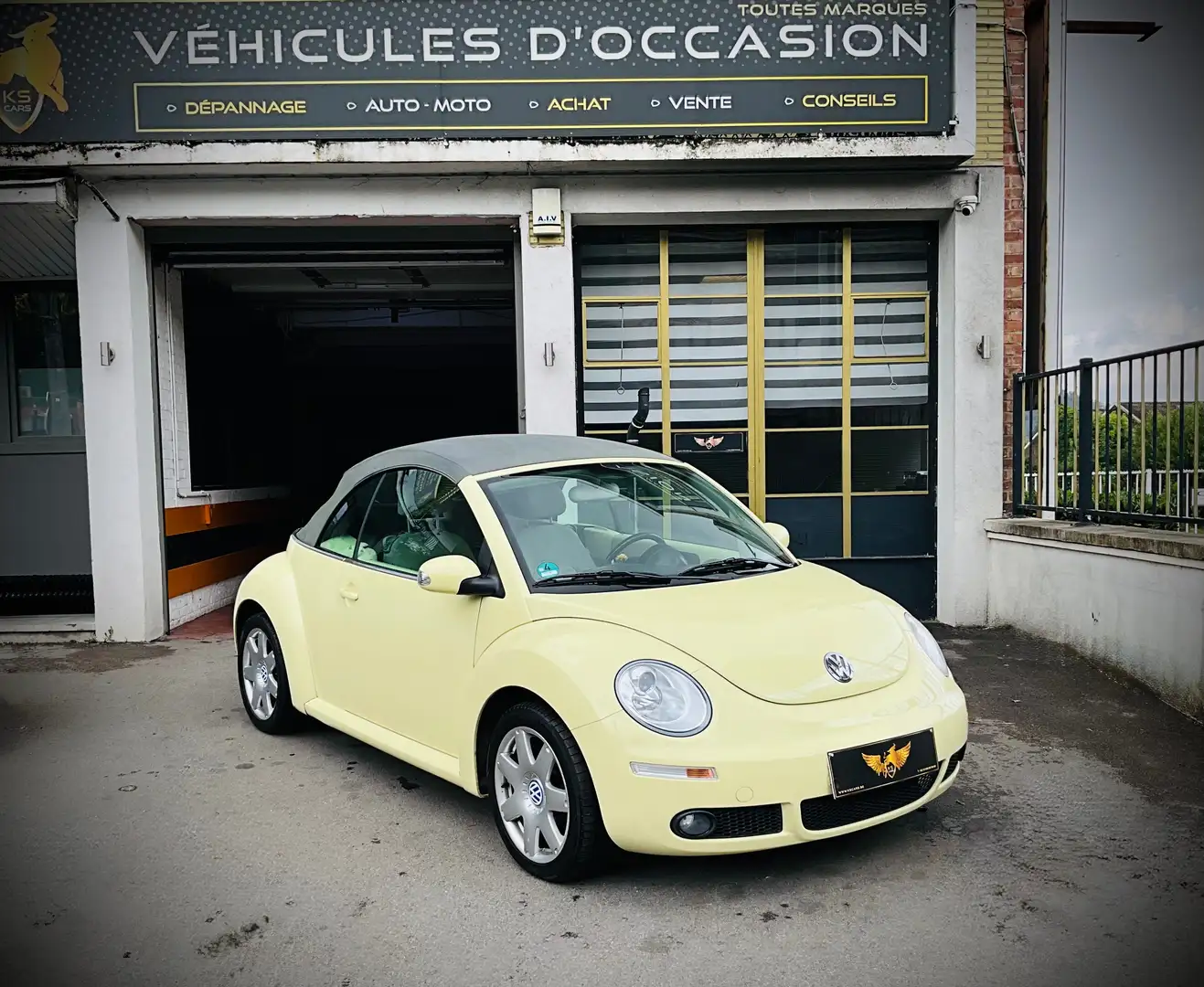 Volkswagen New Beetle New Beetle Cabrio 1.4i Geel - 1