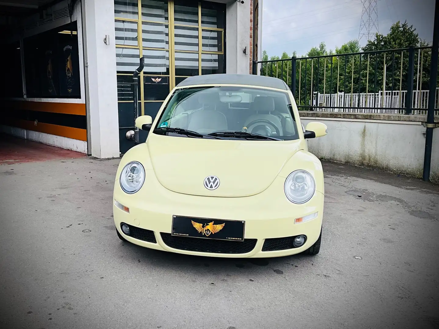 Volkswagen New Beetle New Beetle Cabrio 1.4i Geel - 2