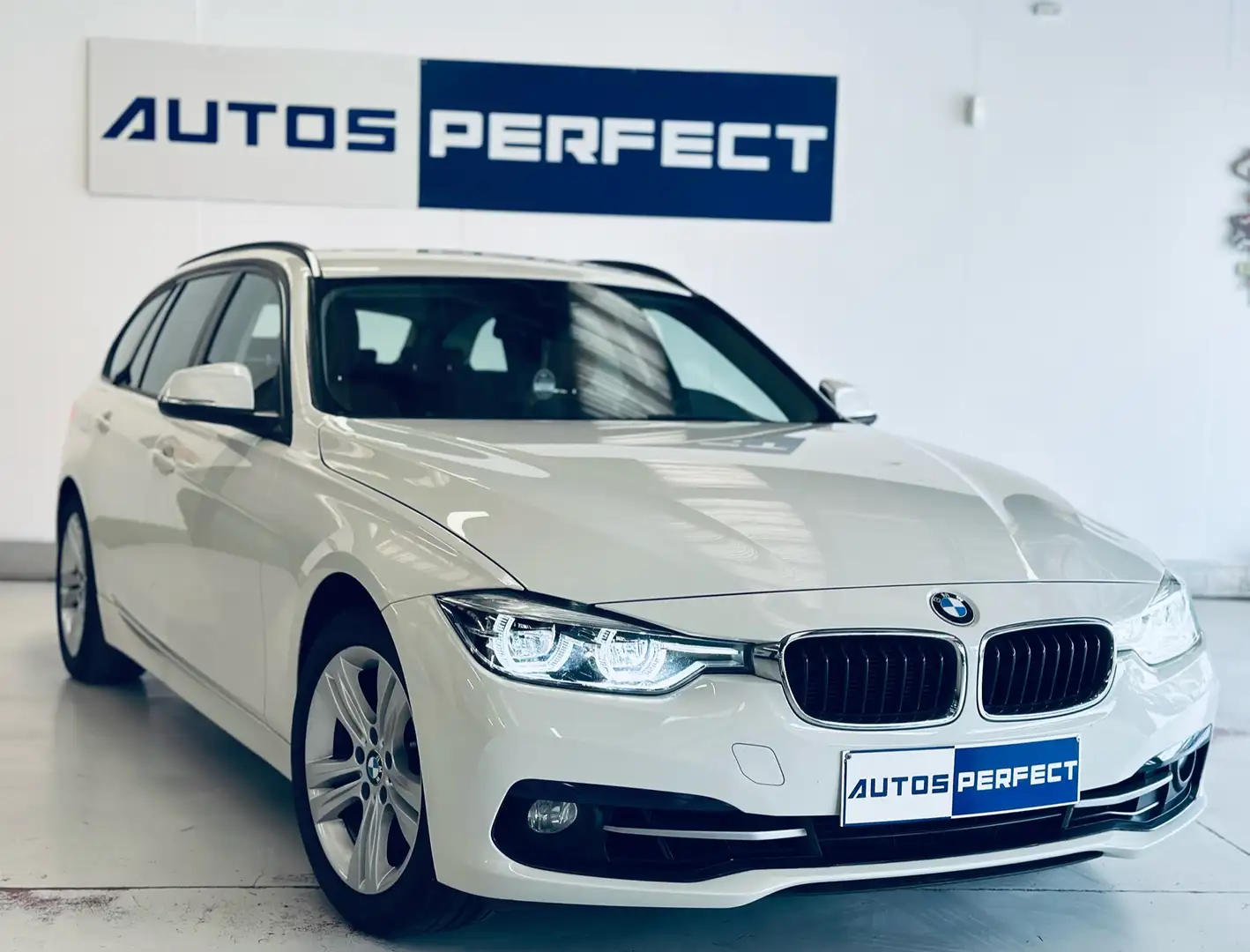 BMW 318 i BOITE AUTO PDC NAVI CLIM BIZONE SIEGE-CHAUFF Fehér - 2