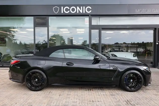 BMW M4 view 3