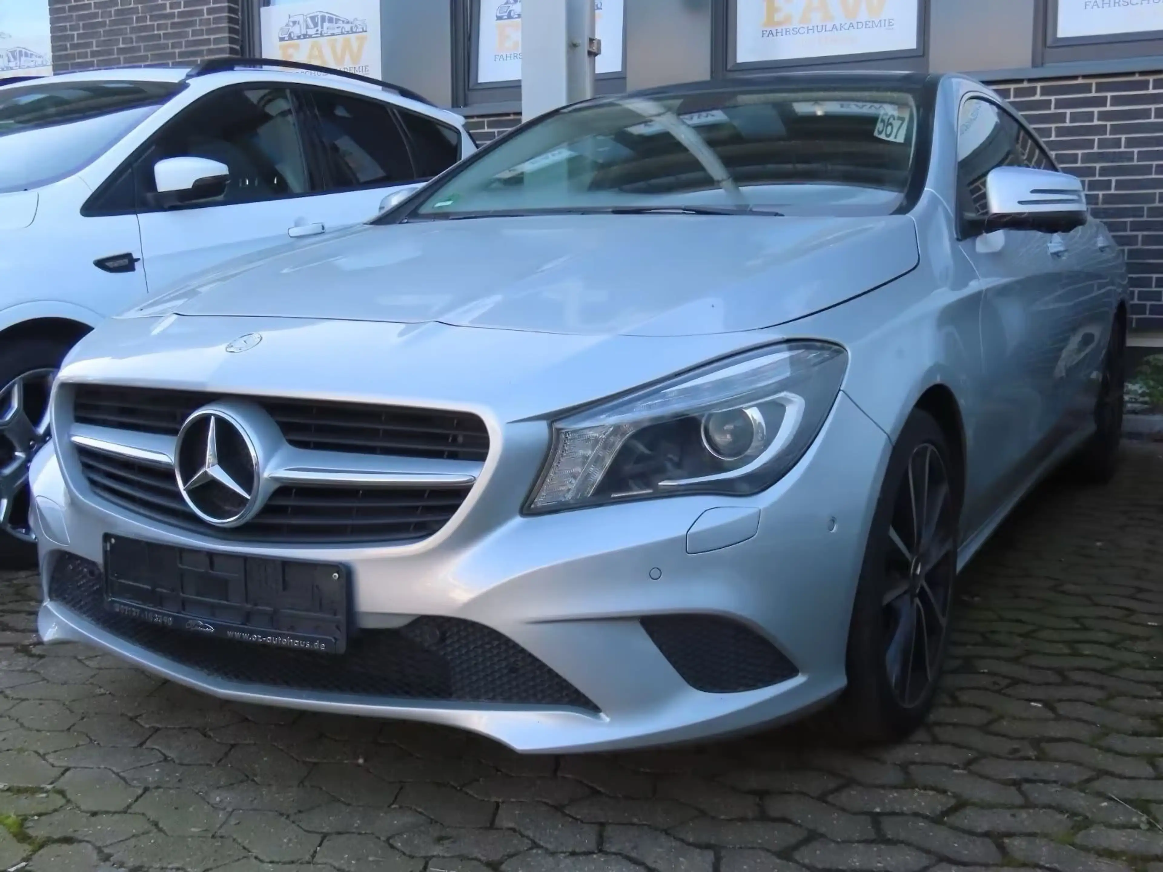 Mercedes-Benz CLA 200 Edition 1 Autom. Leder Klima — photo 3