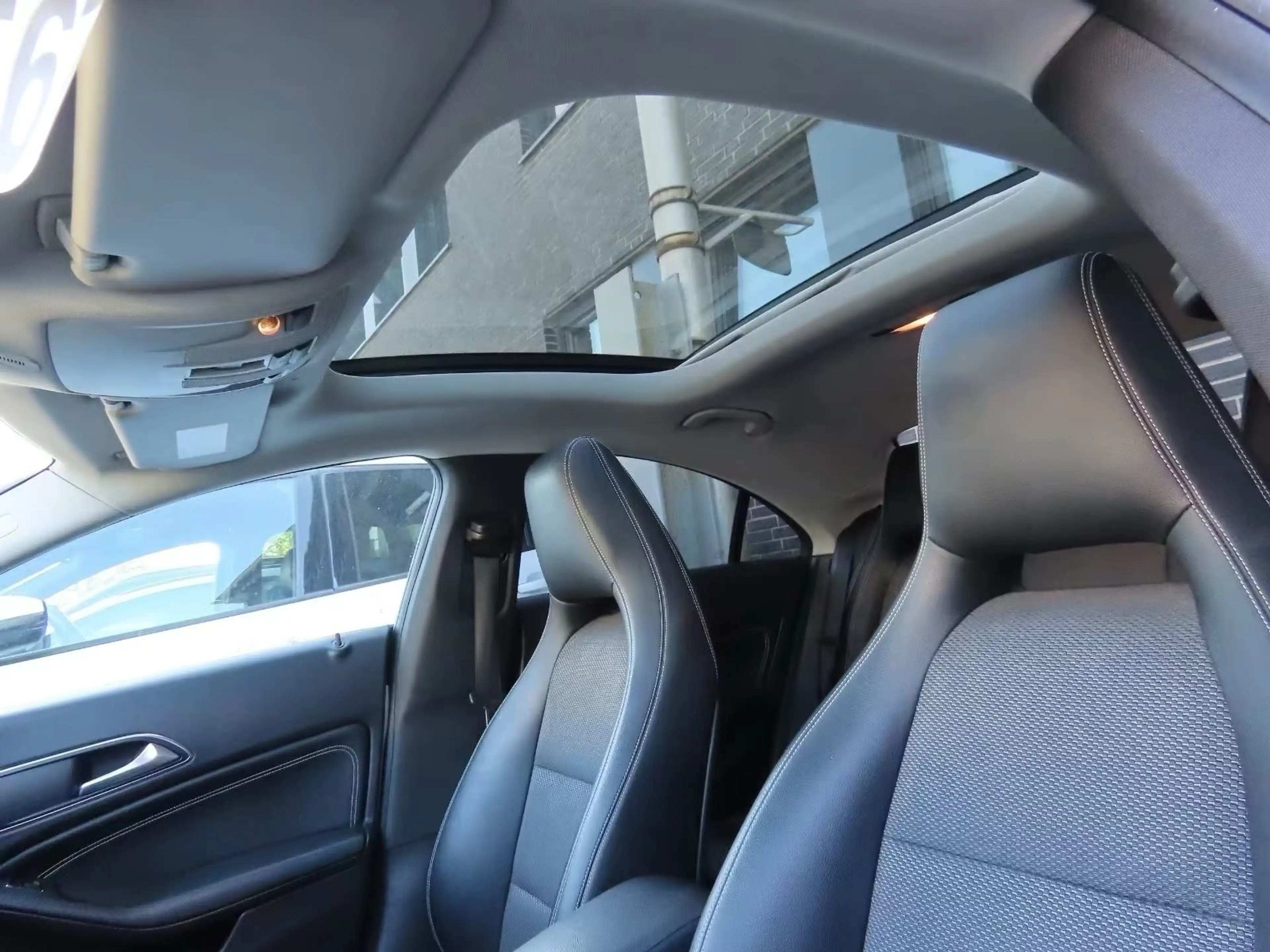 Mercedes-Benz CLA 200 Edition 1 Autom. Leder Klima — photo 8