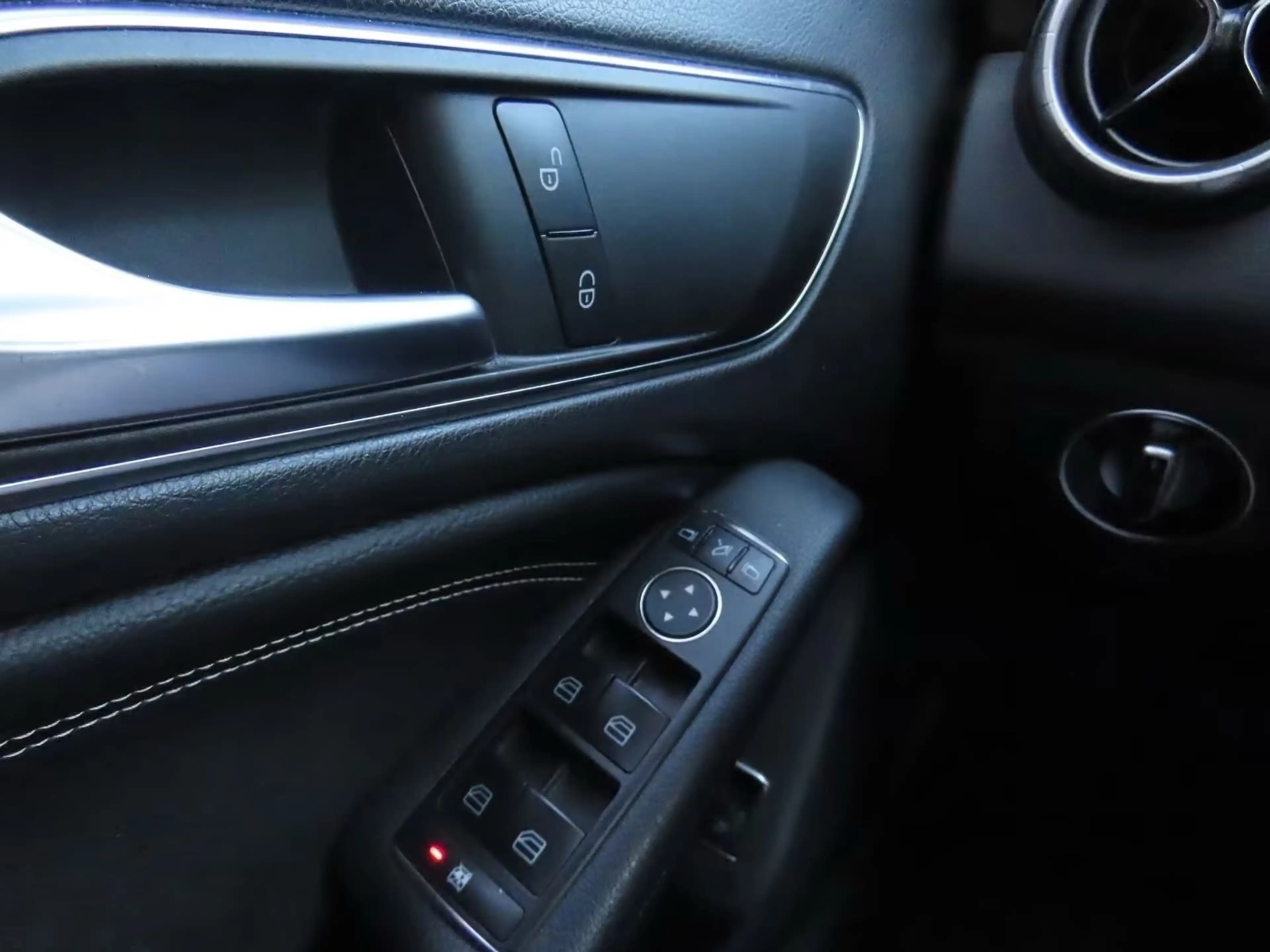Mercedes-Benz CLA 200 Edition 1 Autom. Leder Klima — photo 7