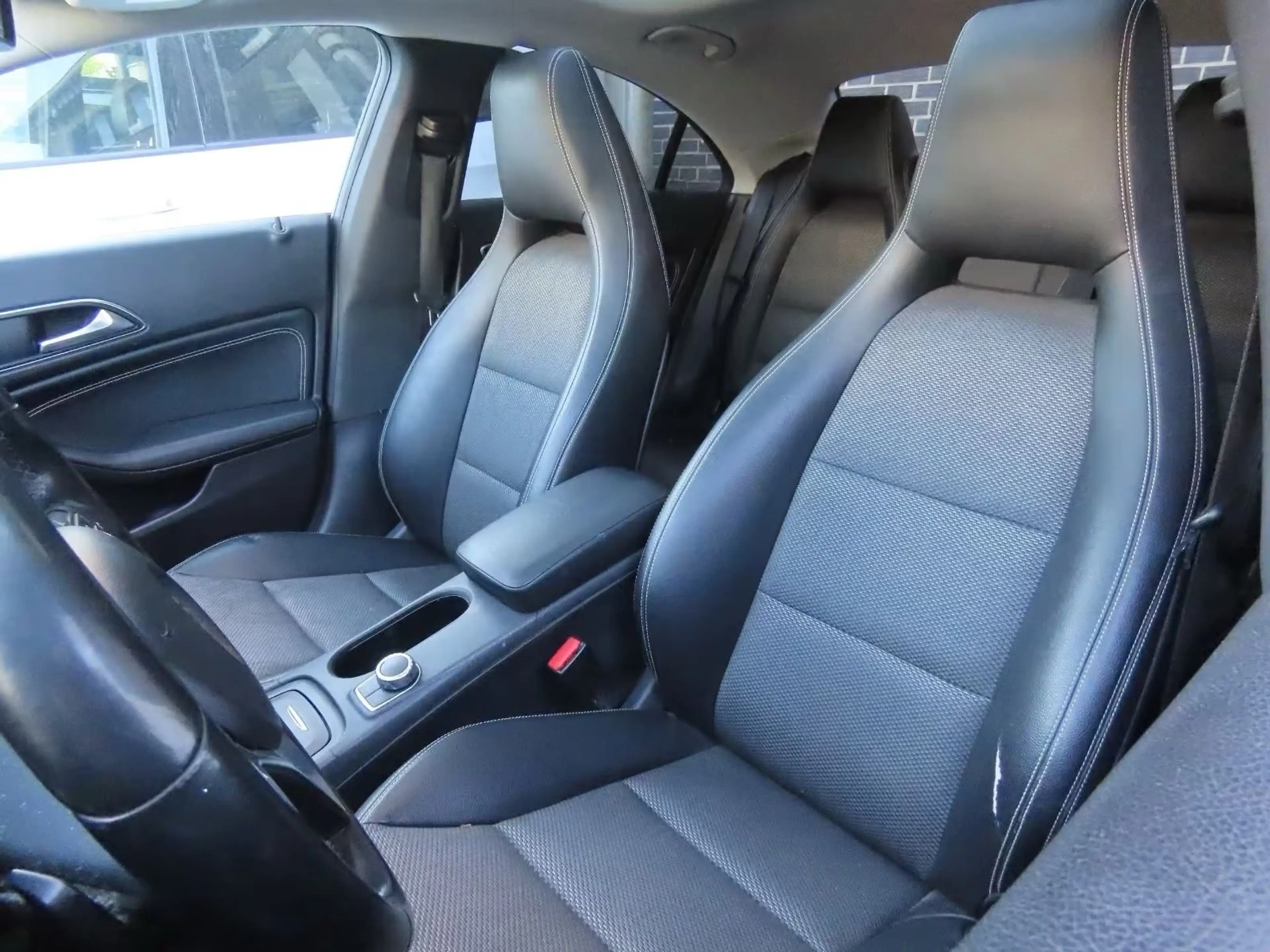 Mercedes-Benz CLA 200 Edition 1 Autom. Leder Klima — photo 6