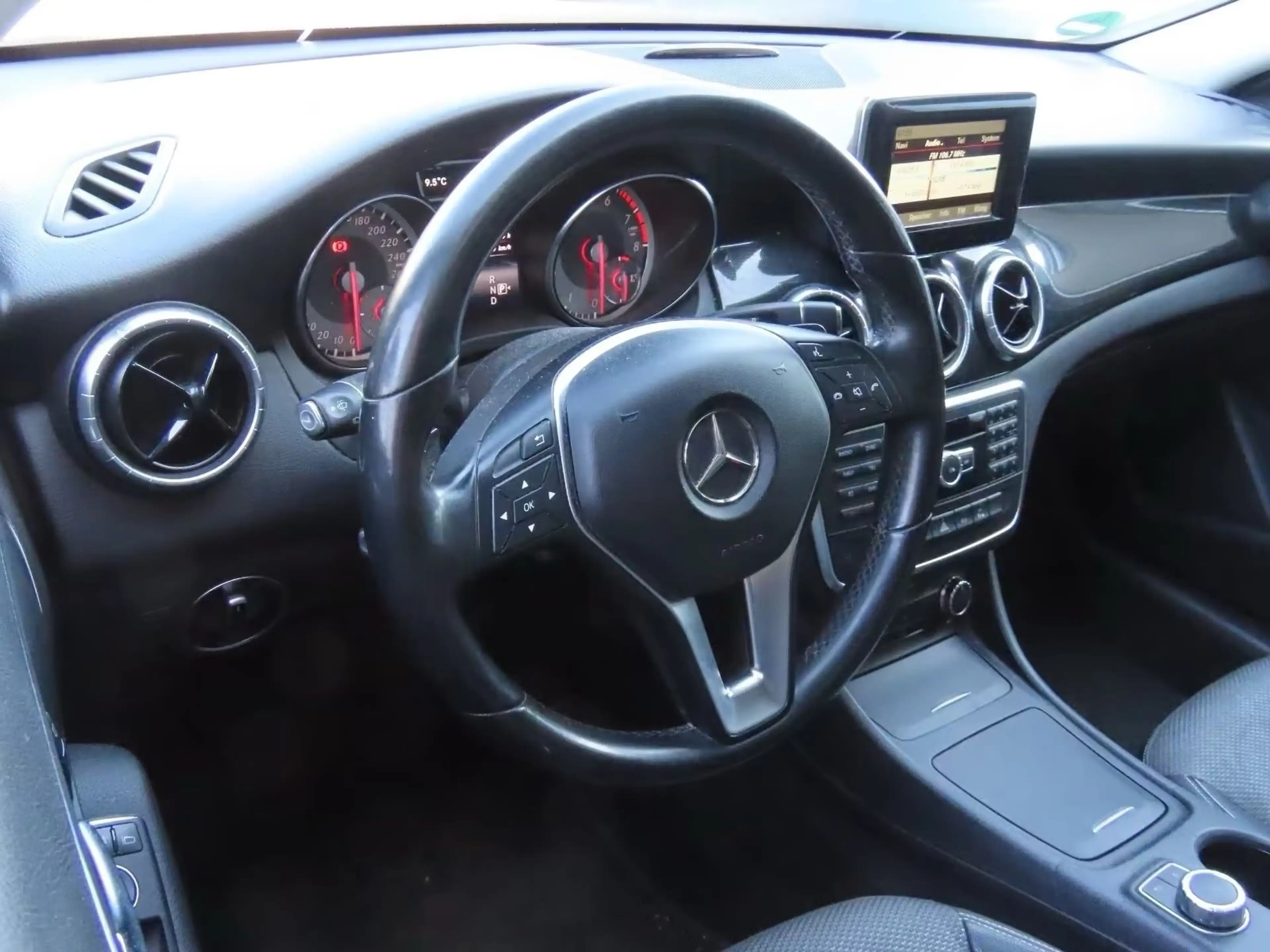 Mercedes-Benz CLA 200 Edition 1 Autom. Leder Klima — photo 9
