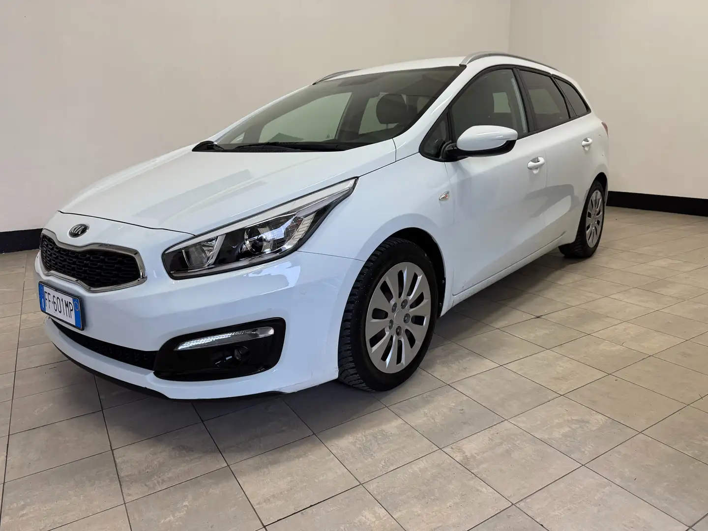 Kia Ceed / cee'd Ceed SW 1.6 crdi Active 110cv Blanc - 2