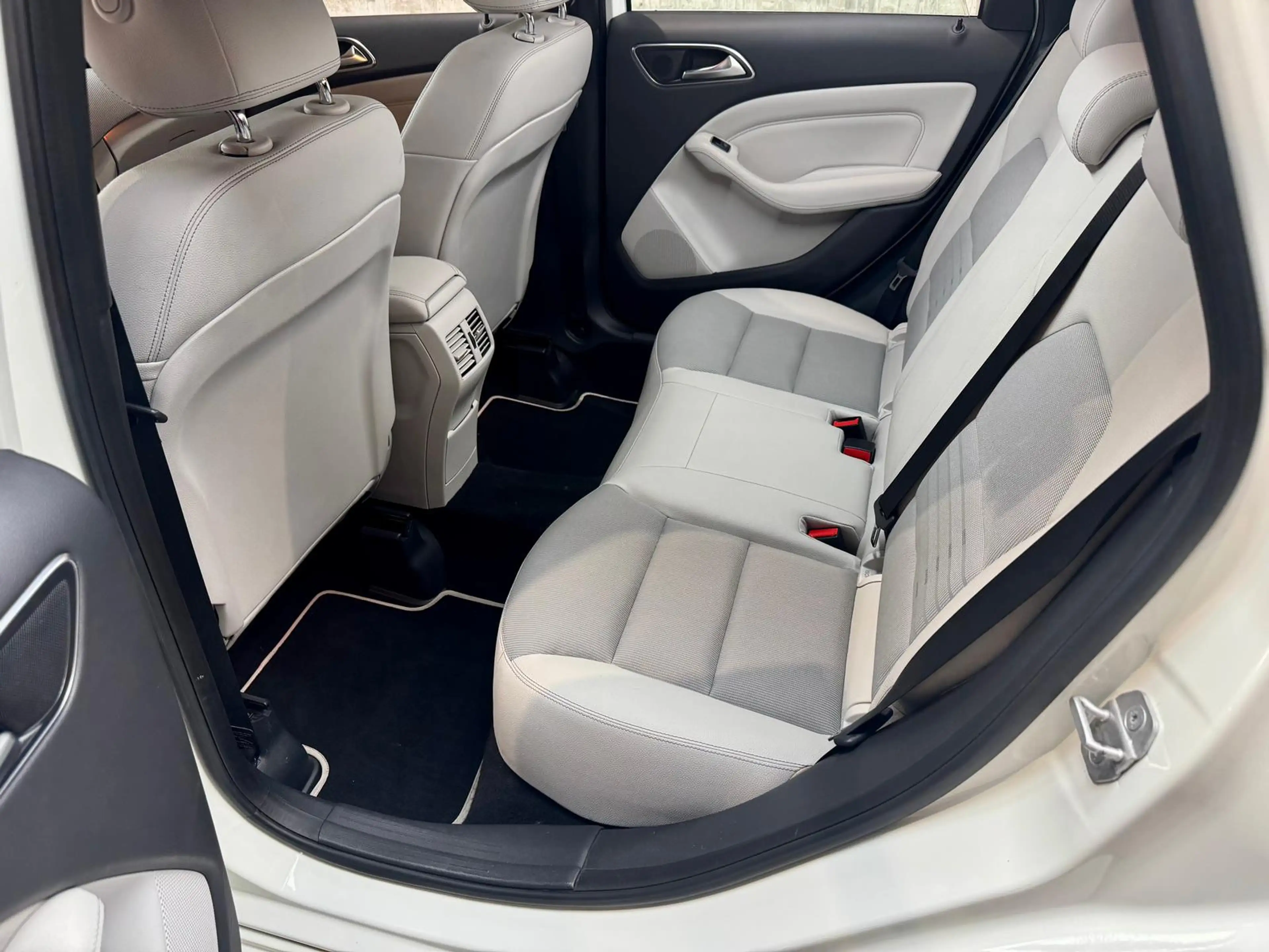 Mercedes-Benz B 200 CDI 4Matic 2.1 CDI+NAVI+LED+AHK+KLIMA+ — photo 15