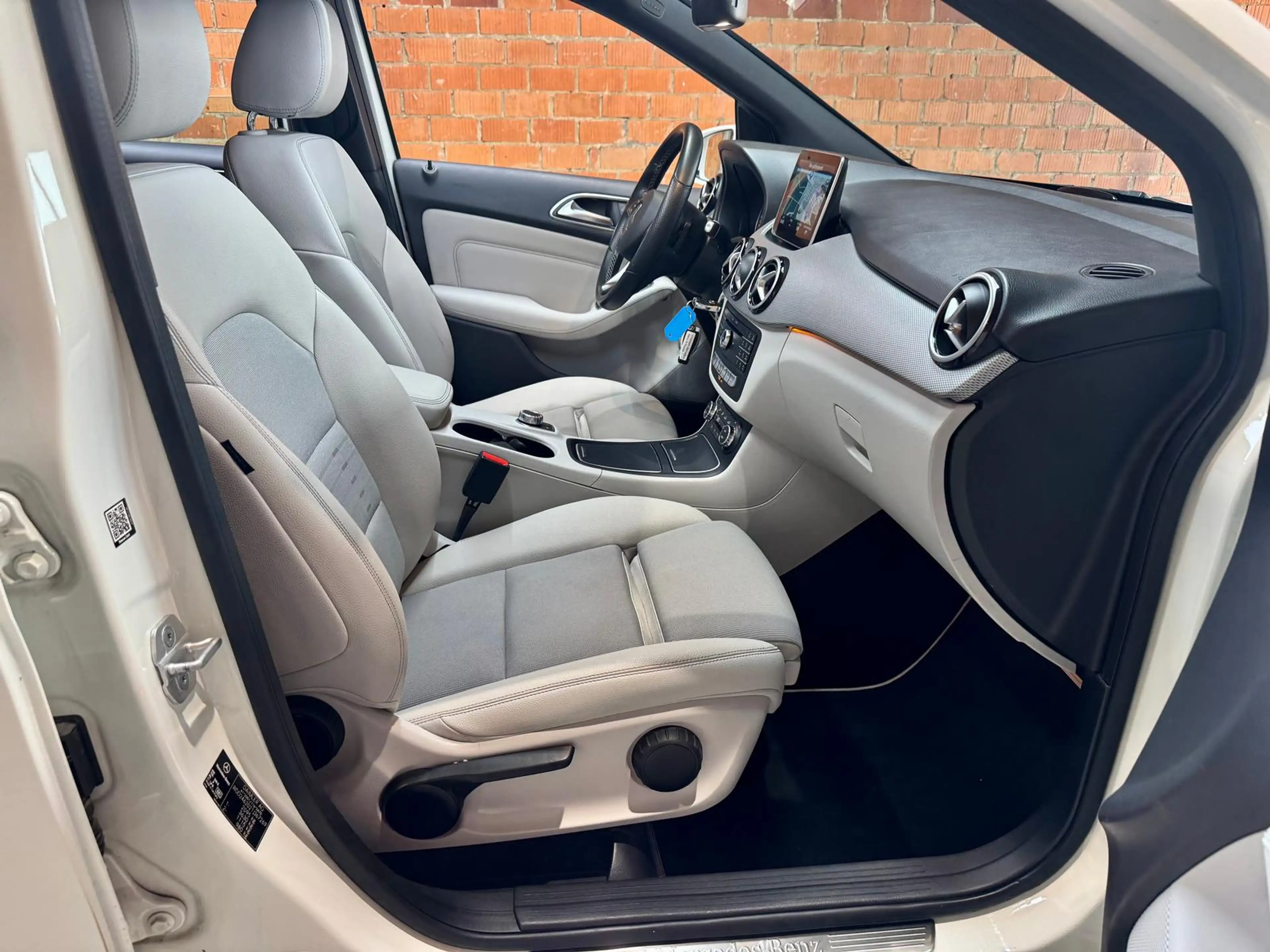 Mercedes-Benz B 200 CDI 4Matic 2.1 CDI+NAVI+LED+AHK+KLIMA+ — photo 18