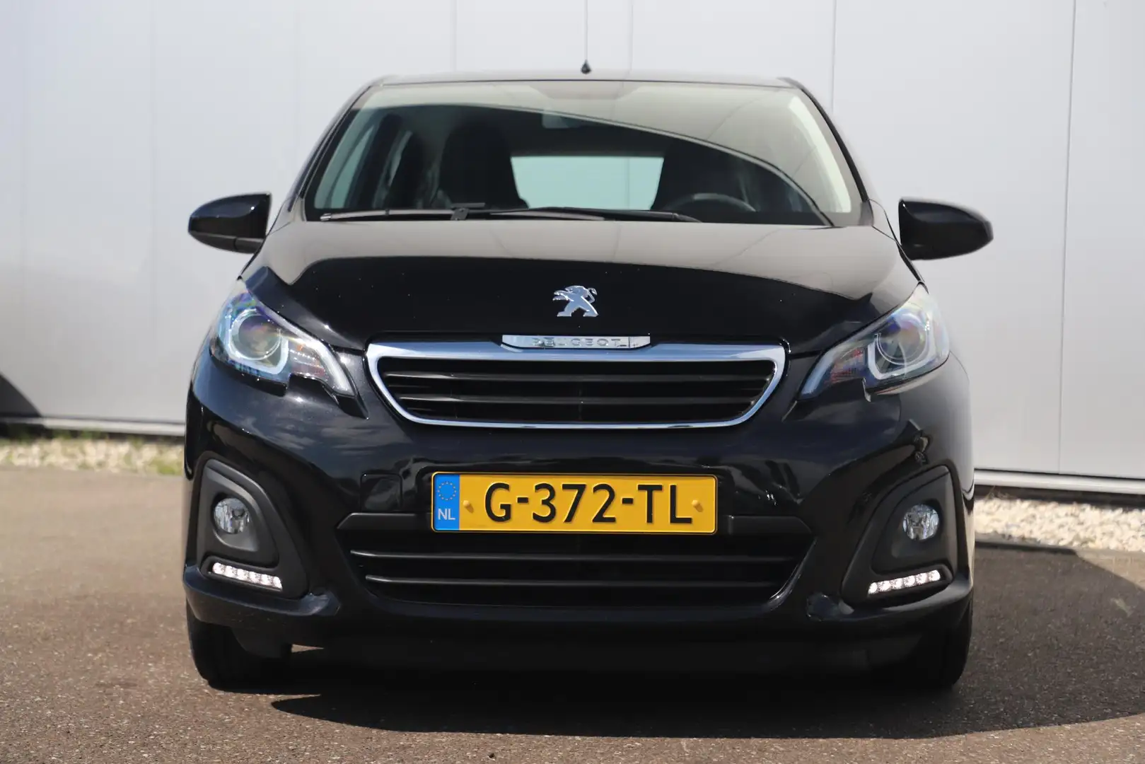 Peugeot 108 1.0 e-VTi Active Airco Radio Bluetooth Elektrische Zwart - 2