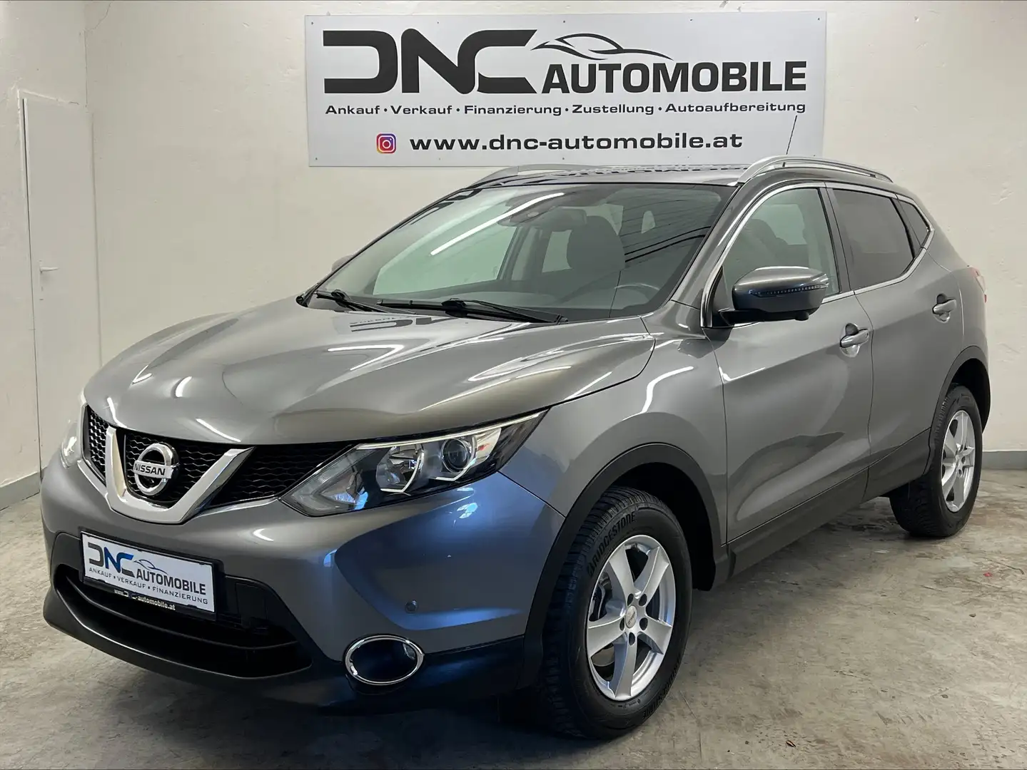 Nissan Qashqai 1,6 dCi 360° Aut.*PANO*SHZ* Grau - 1