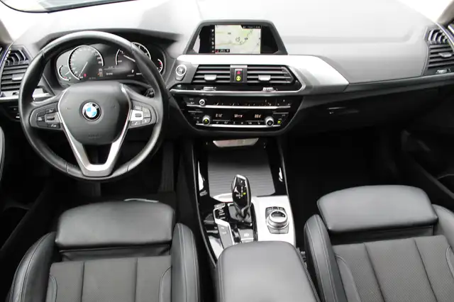 BMW X3 view 11
