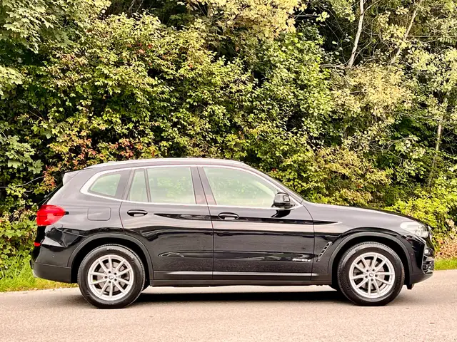 BMW X3 view 3