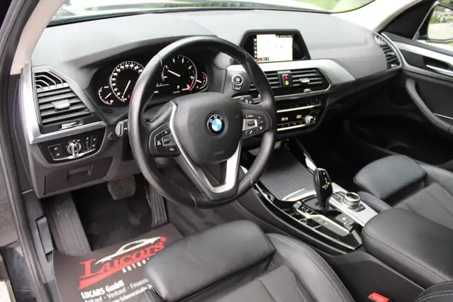BMW X3 view 8