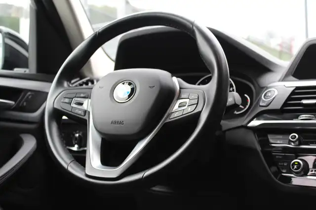 BMW X3 view 9