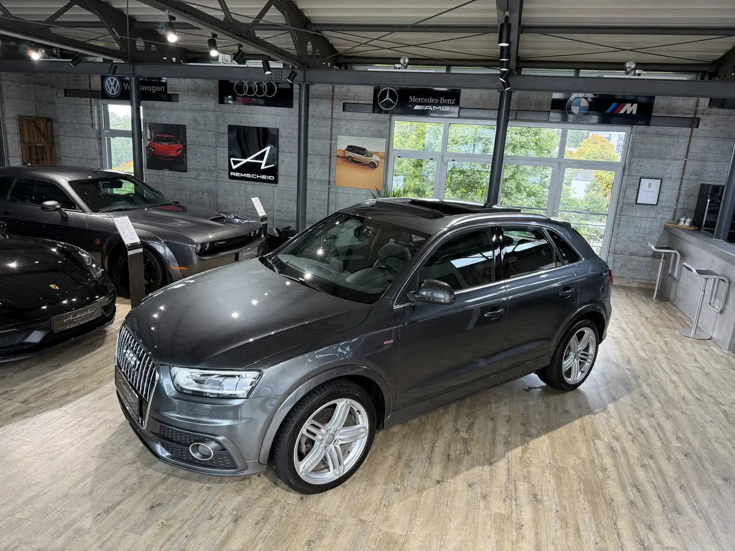 Audi Q3 2.0 TFSI S-Line quattro*PANO*AHK*NAVI*BOSE Grau - 2