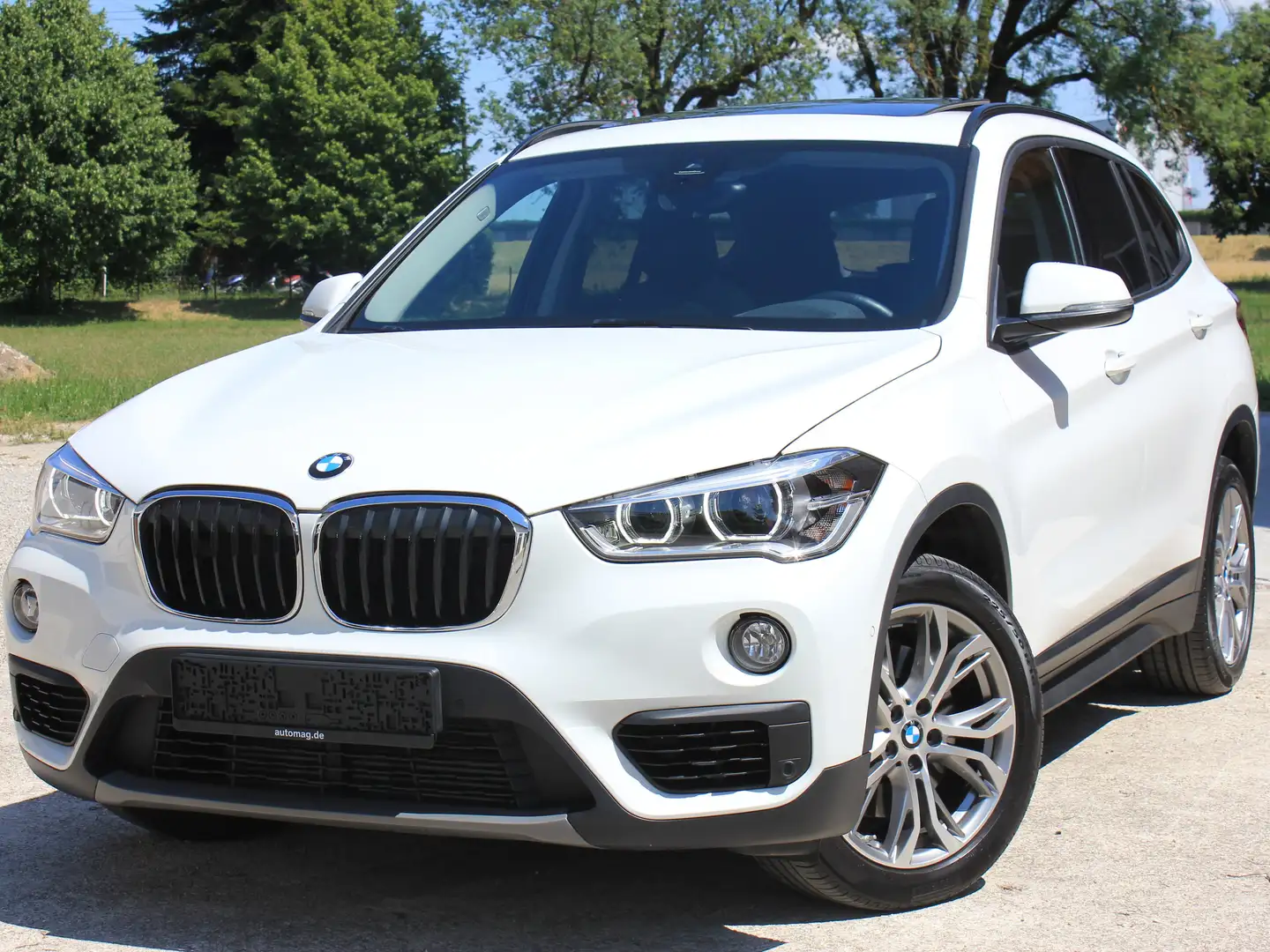 BMW X1 sDrive20i Aut. NaviPlus Pano LED AVV HeadUp 52km! Bianco - 1
