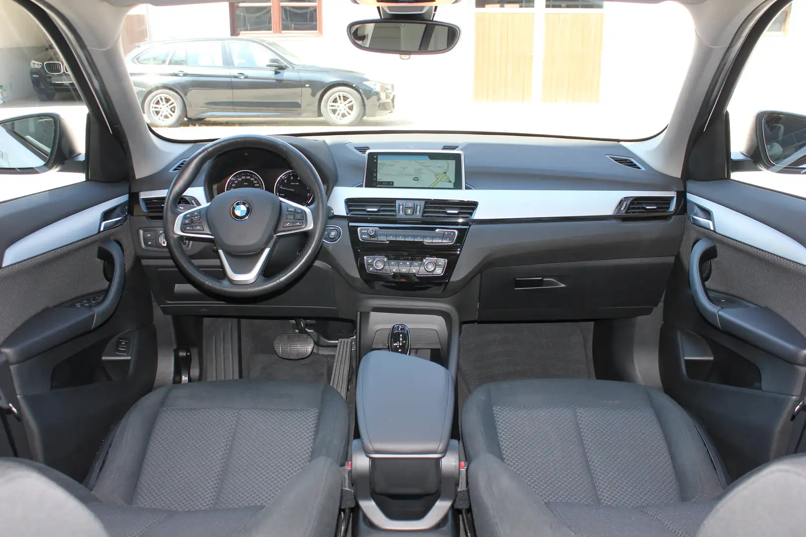 BMW X1 sDrive20i Aut. NaviPlus Pano LED AVV HeadUp 52km! Bianco - 2