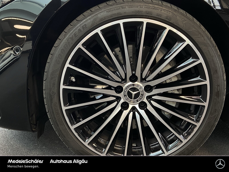 Mercedes-Benz C 300 C 300 d AMG LED Night Pano Kam Ambi LEDER ROT Park — photo 8