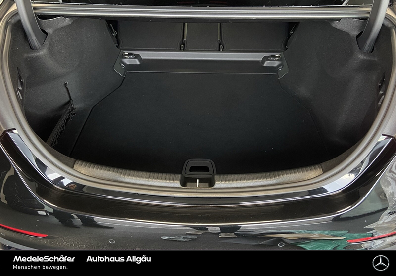 Mercedes-Benz C 300 C 300 d AMG LED Night Pano Kam Ambi LEDER ROT Park — photo 9