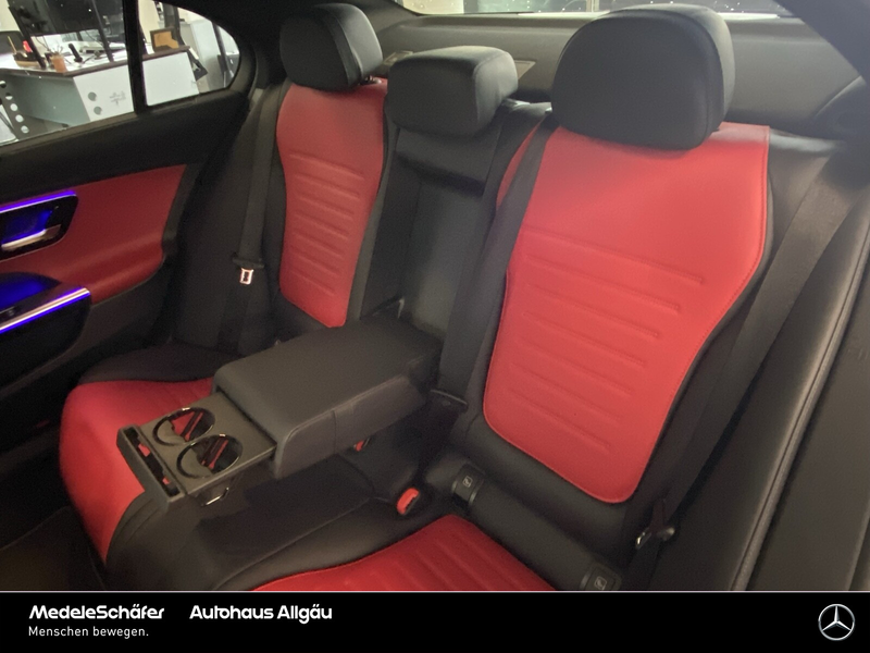 Mercedes-Benz C 300 C 300 d AMG LED Night Pano Kam Ambi LEDER ROT Park — photo 13