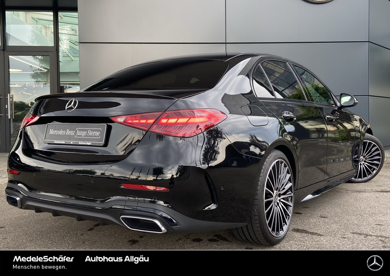 Mercedes-Benz C 300 C 300 d AMG LED Night Pano Kam Ambi LEDER ROT Park — photo 5