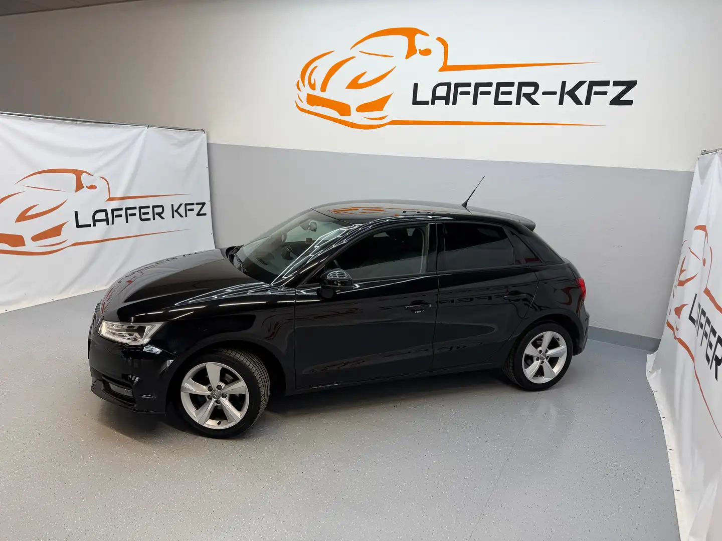 Audi A1 1,0 TFSI design KLIMAAUTO SITZHZG TEMP PDC Schwarz - 2