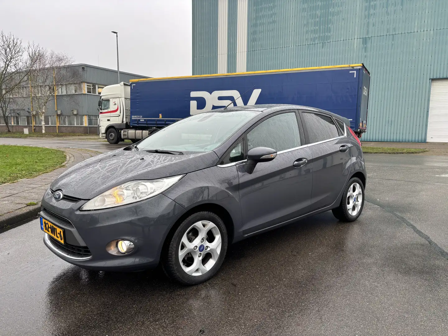 Ford Fiesta 1.6-16V Titanium 5-Deurs 120 PK. Zeer leuke en als Grijs - 1