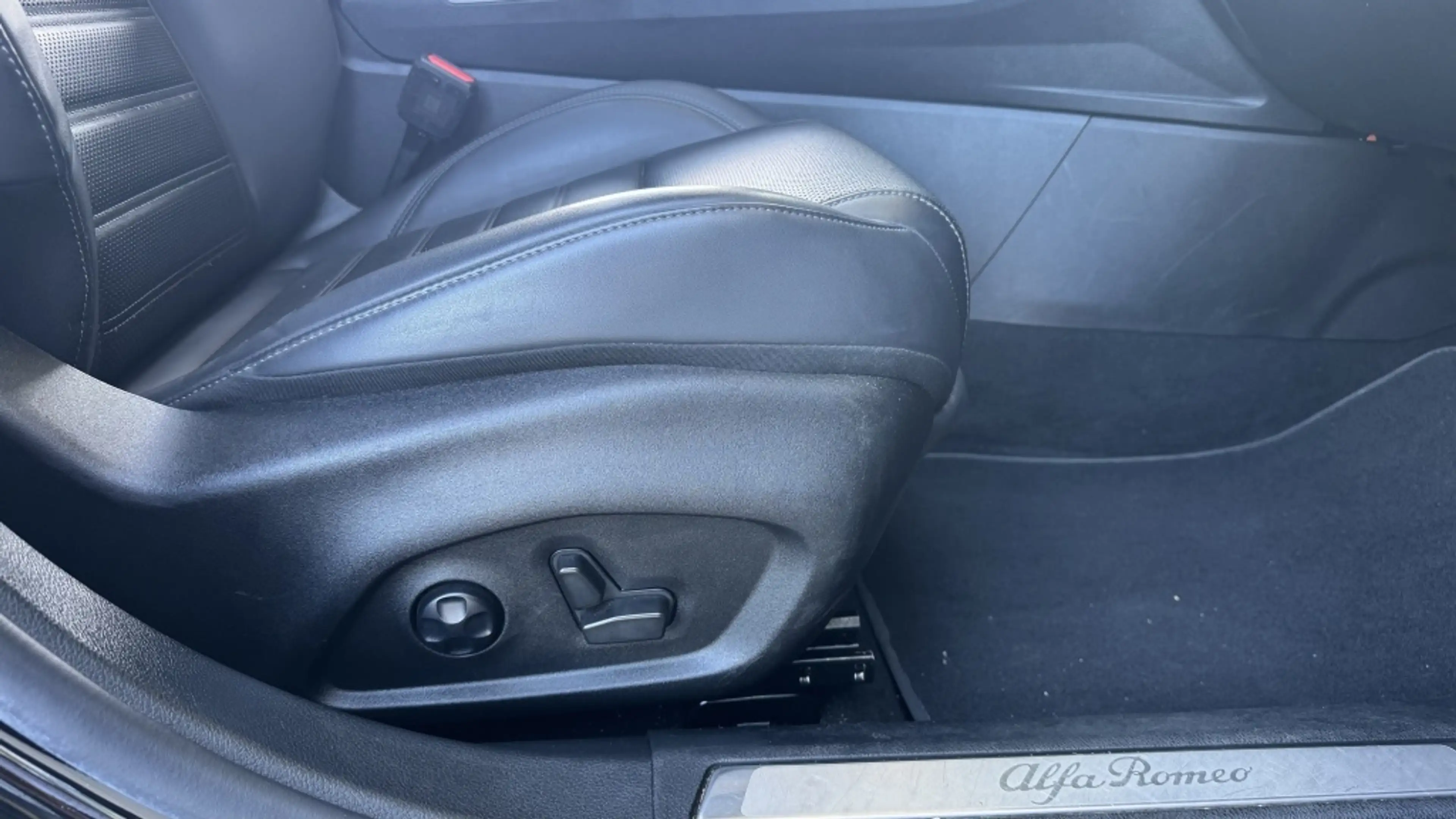 Alfa Romeo Tonale 1.3T PHEV Veloce | Pano | Leer | Camera — photo 15