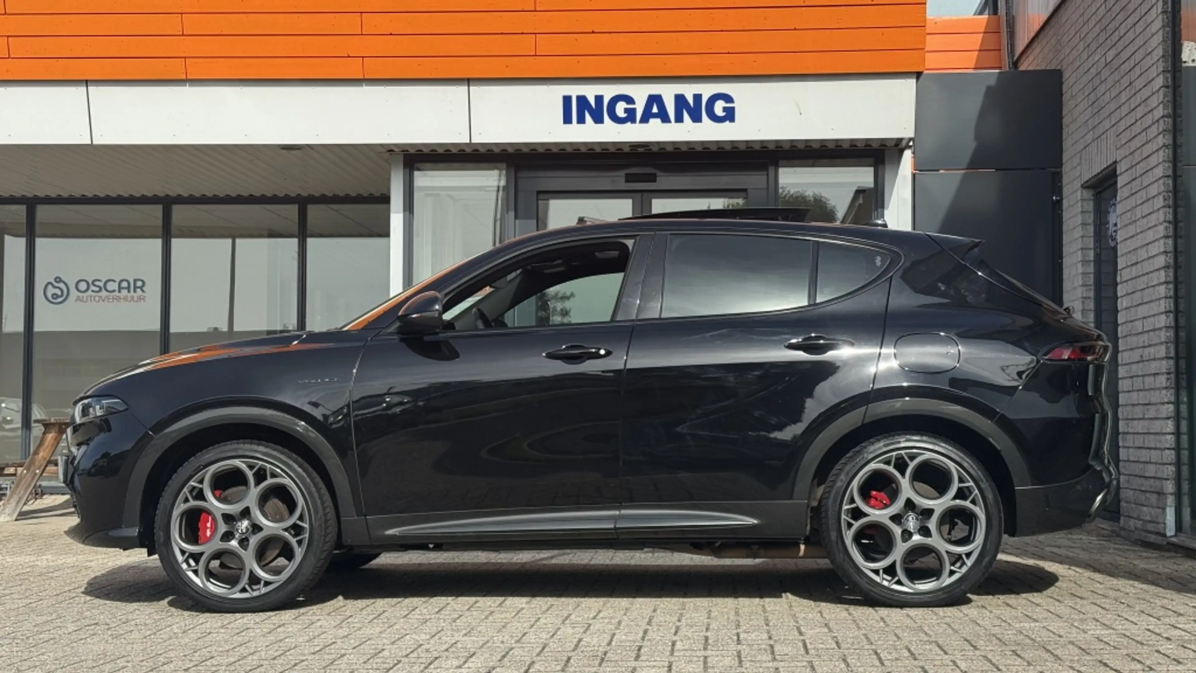 Alfa Romeo Tonale 1.3T PHEV Veloce | Pano | Leer | Camera — photo 2