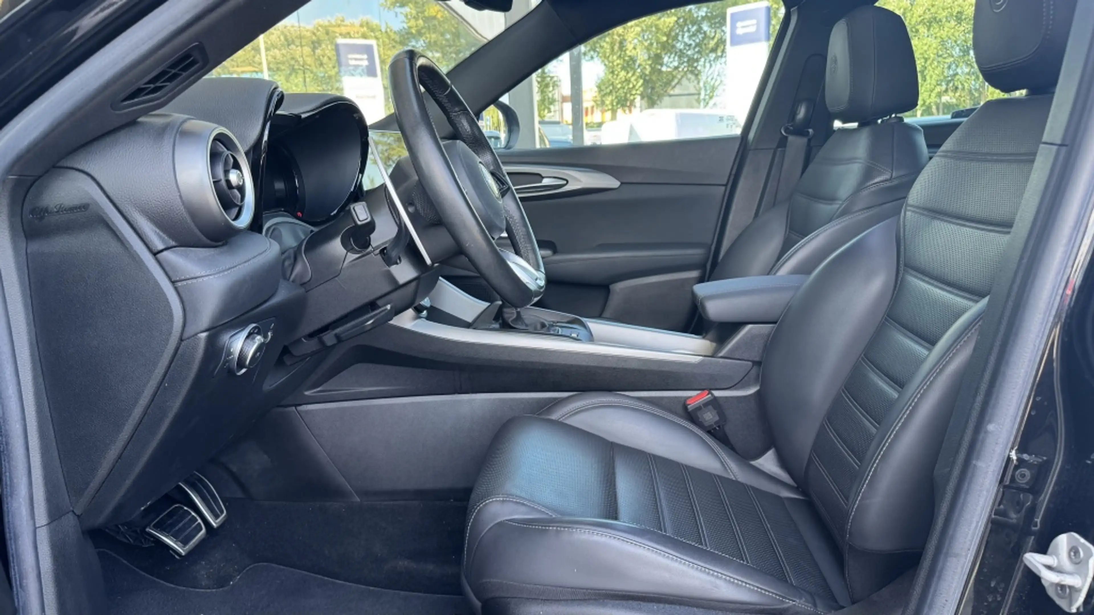 Alfa Romeo Tonale 1.3T PHEV Veloce | Pano | Leer | Camera — photo 8