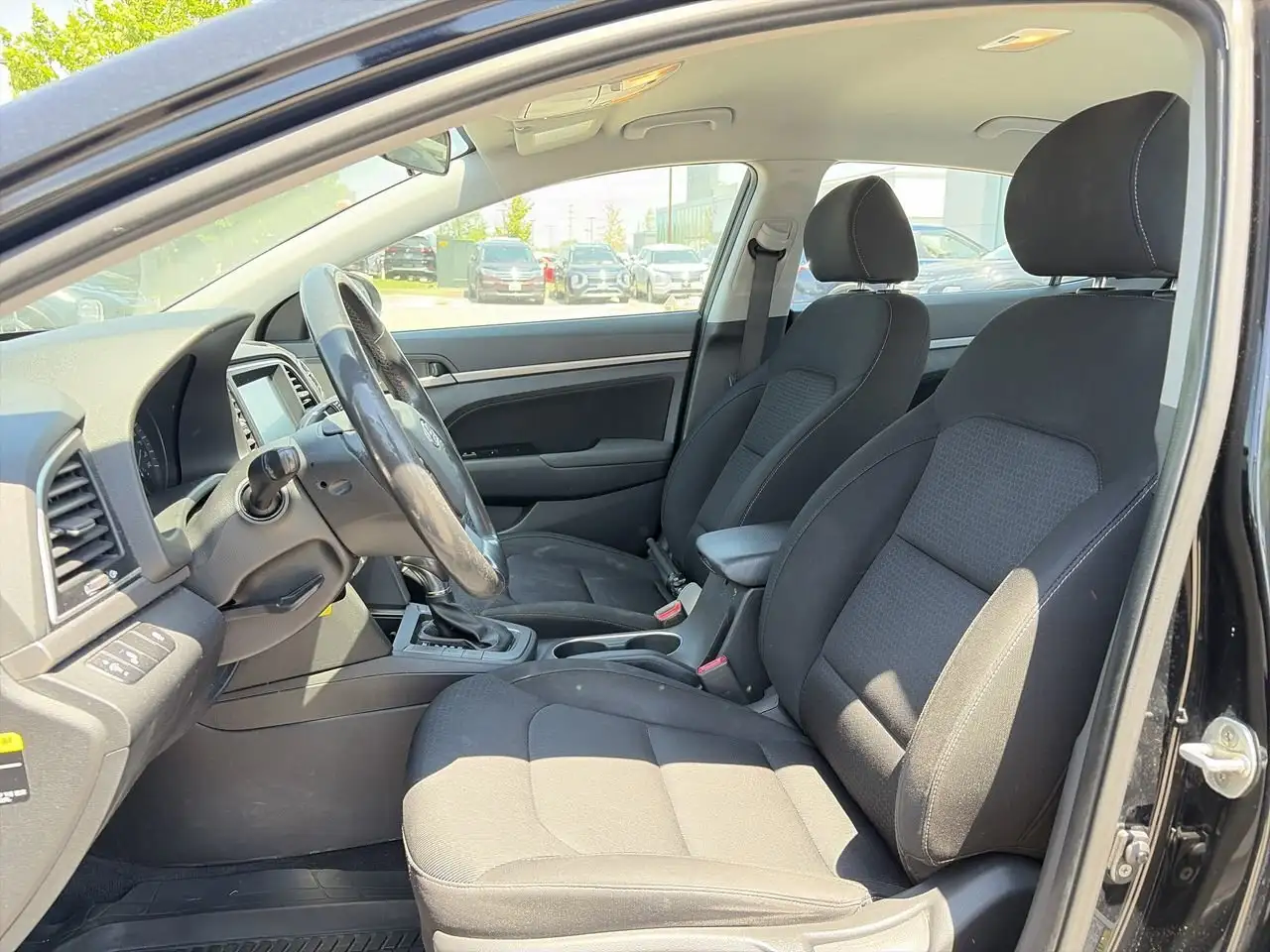 Hyundai ELANTRA снимка Hyundai ELANTRA