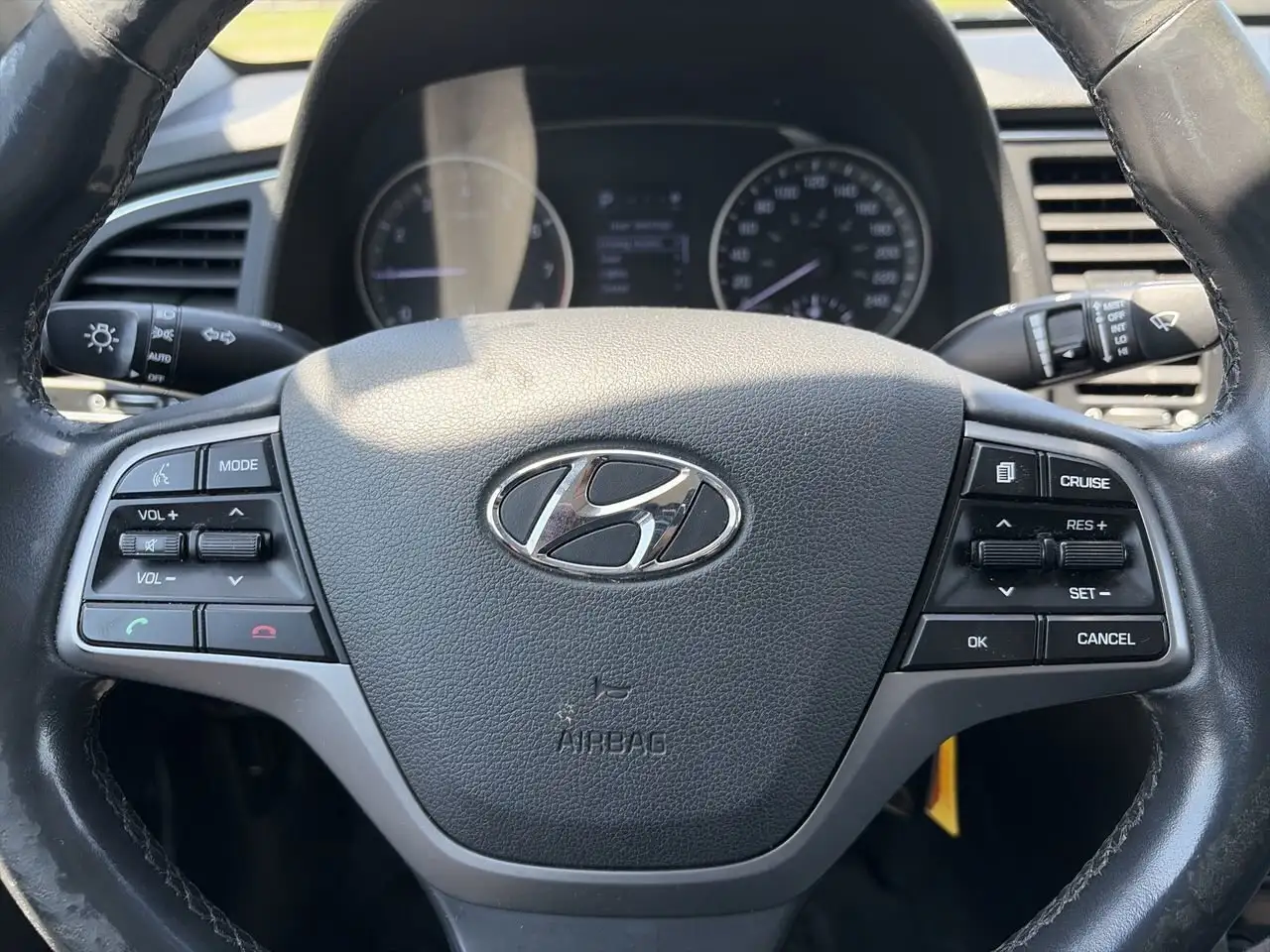 Hyundai ELANTRA снимка Hyundai ELANTRA