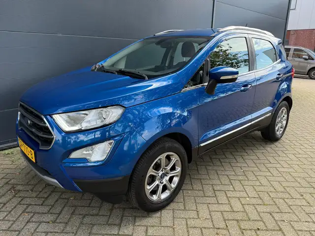 Ford EcoSport view 3