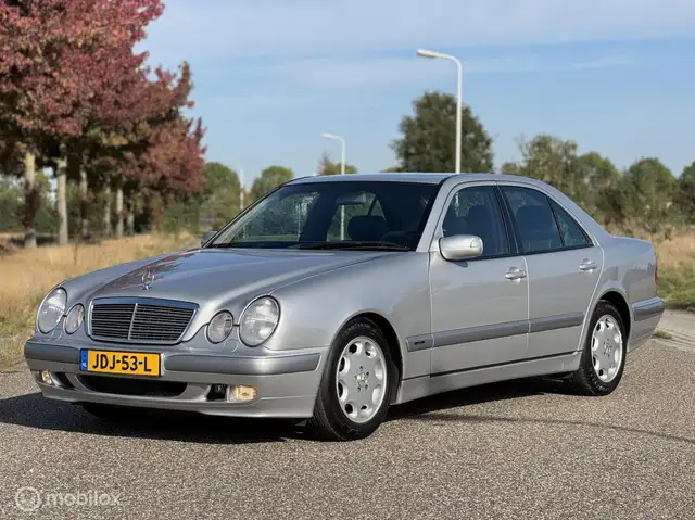 Mercedes-Benz E 200 K. Classic