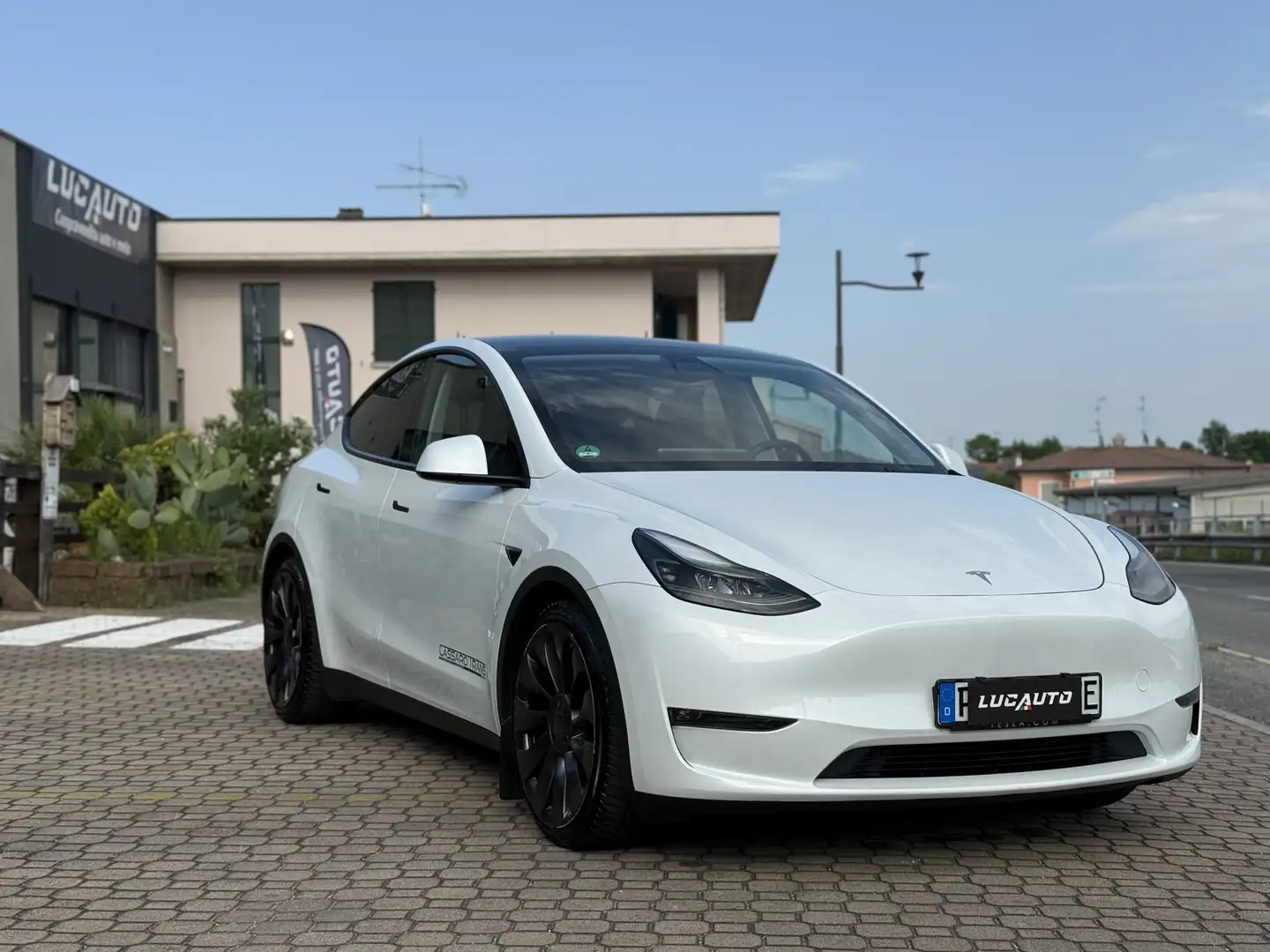 Tesla Model Y Performance Dual Motor awd - 1